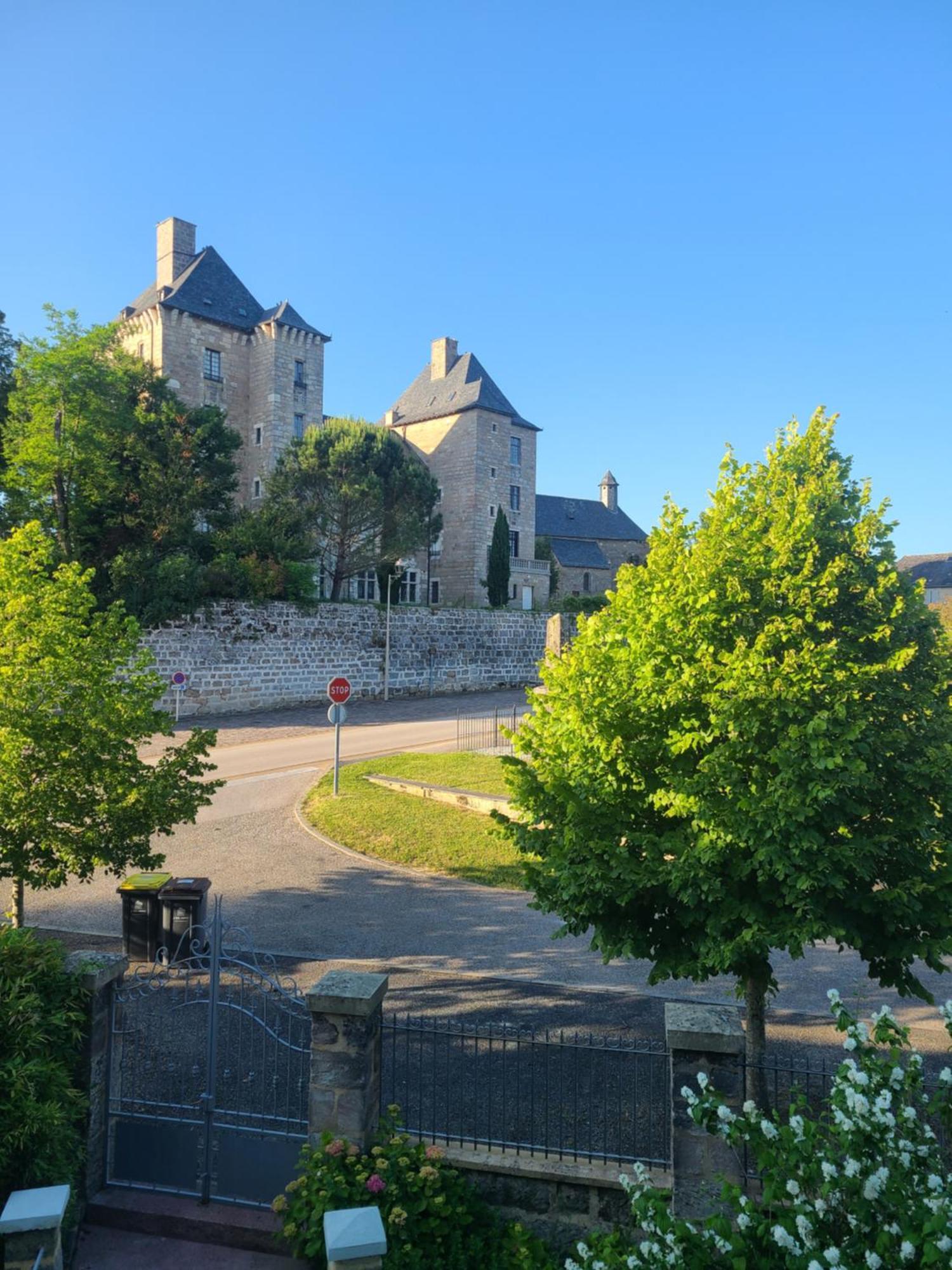 Les Dependances Du Chateau Noailles  Екстериор снимка